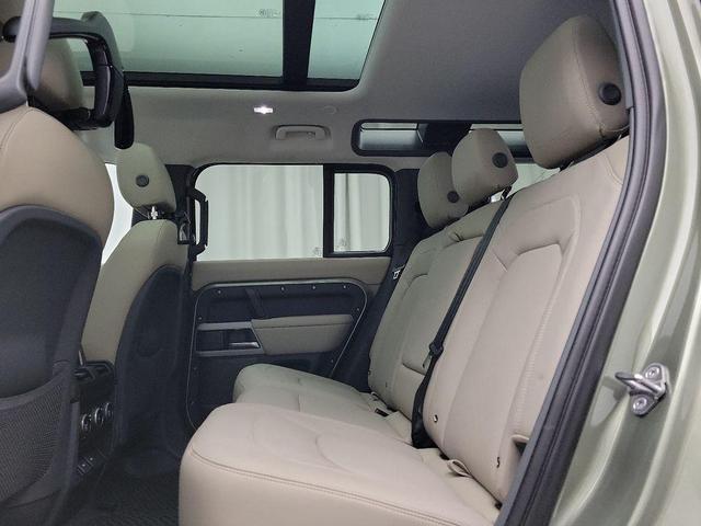 2024 land rover defender p300