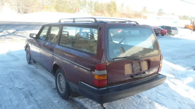 1993 volvo 240dl wagon, 5 speed, daily driver