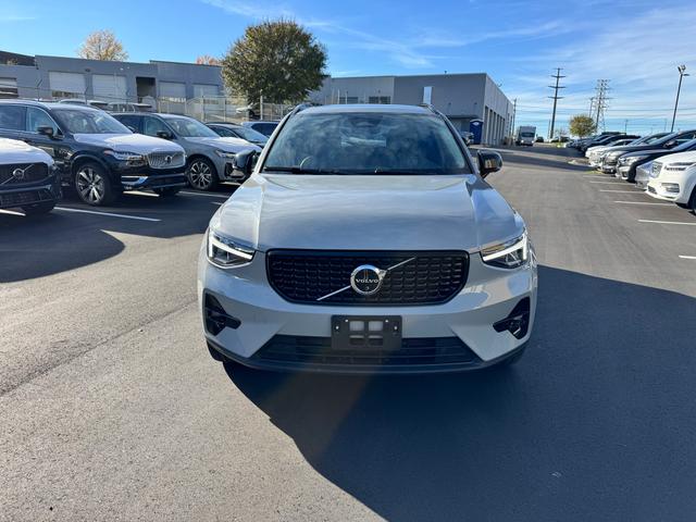 2024 volvo xc40 b5 plus dark