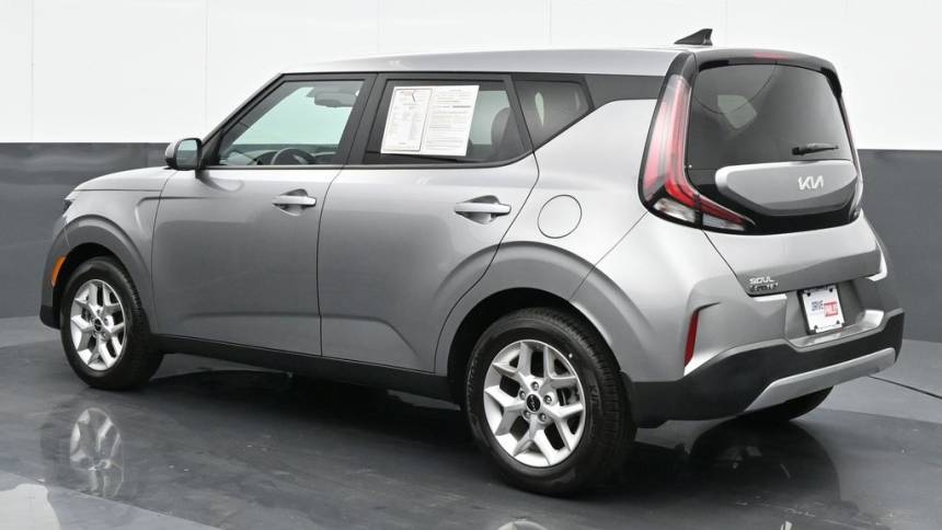2023 kia soul lx