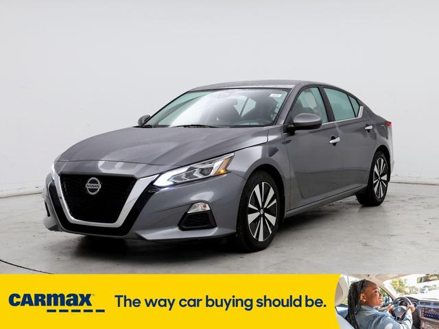 2022 nissan altima sv