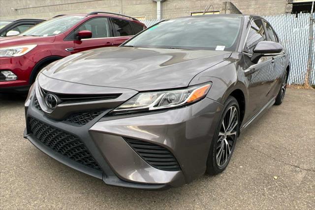 2020 toyota camry se