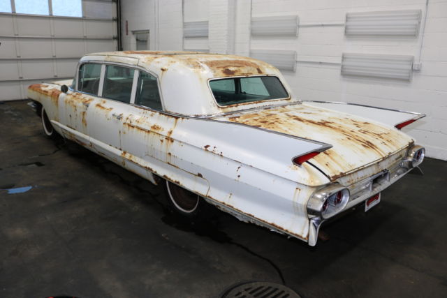 1961 white runs yard drives 390v8 body int fair great project!
