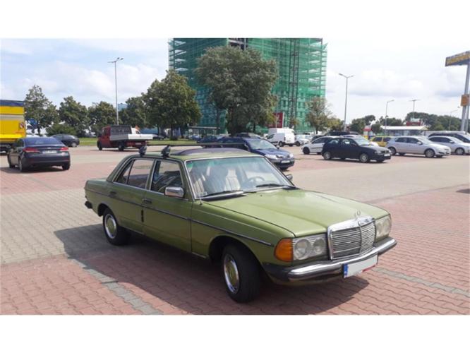 1980 mercedes-benz w123 in hobart, indiana