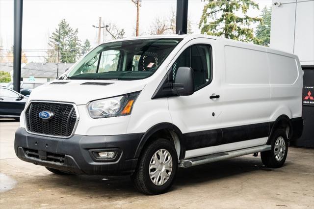 2023 ford transit-250 base