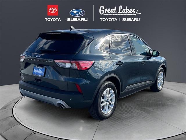 2022 ford escape se