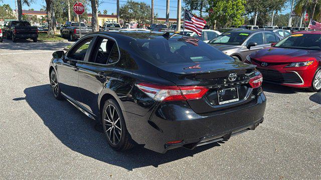 2020 toyota camry se