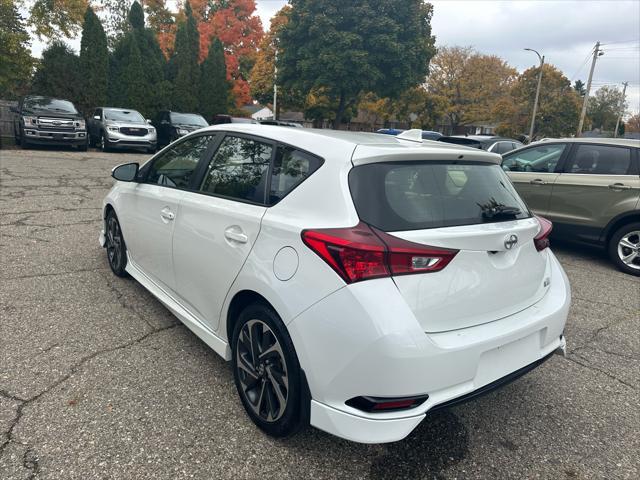 2016 scion im 4 door hatchback