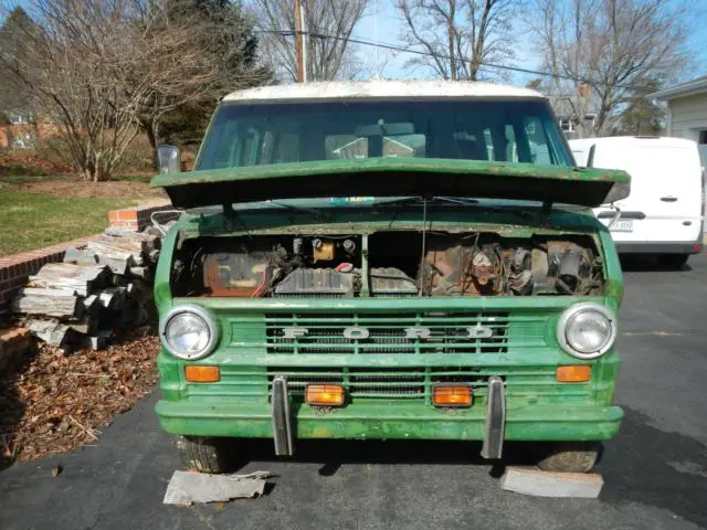 1974 e200 custom club wagon w/ long wheelbase (123.5 inchs) and 302 v8 all glass