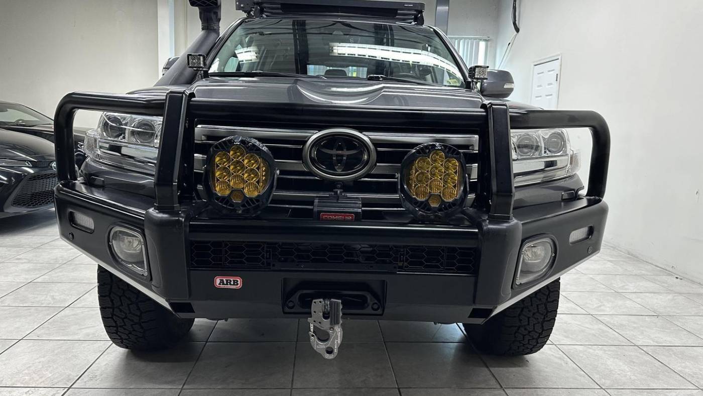 2018 toyota land cruiser base