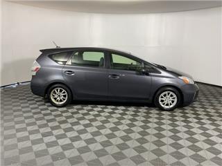 2014 Toyota Prius v (+) door 2