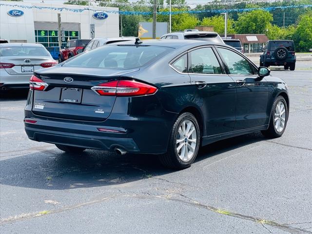 2020 ford fusion se
