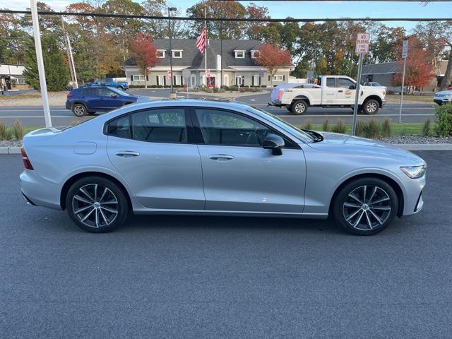 2022 volvo s60 t5 momentum
