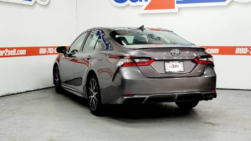 2021 toyota camry se