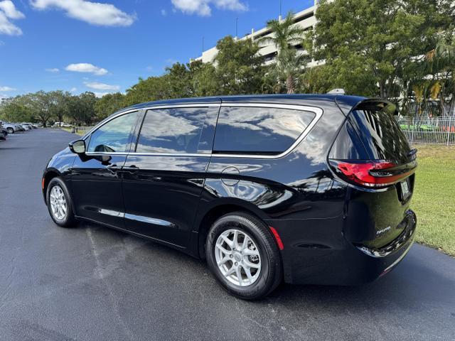 2024 chrysler pacifica touring-l