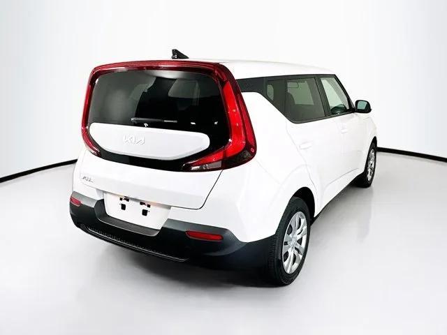 2022 kia soul lx