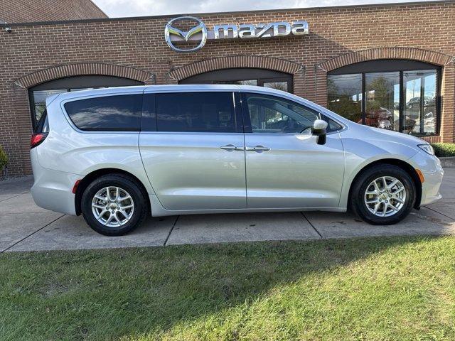 2023 chrysler pacifica touring-l