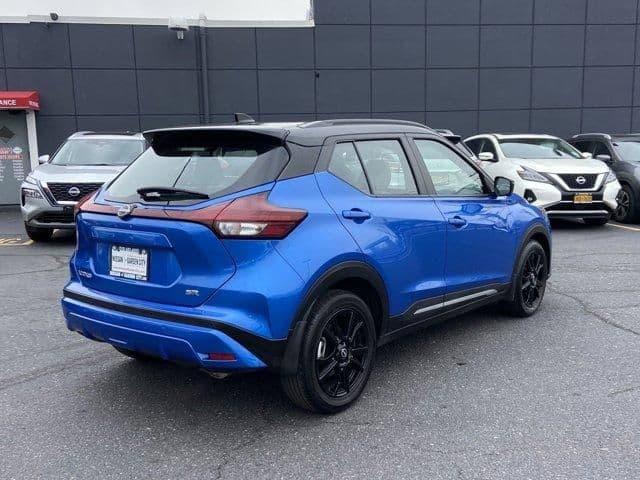 2023 nissan kicks sr in hempstead, new york