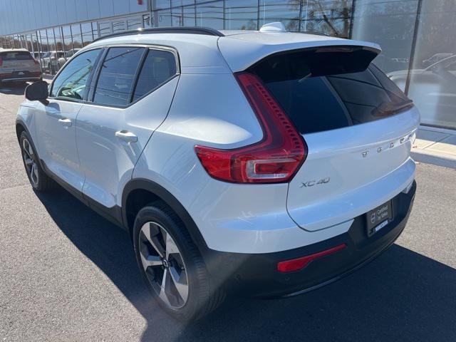 2024 volvo xc40 b5 plus dark theme