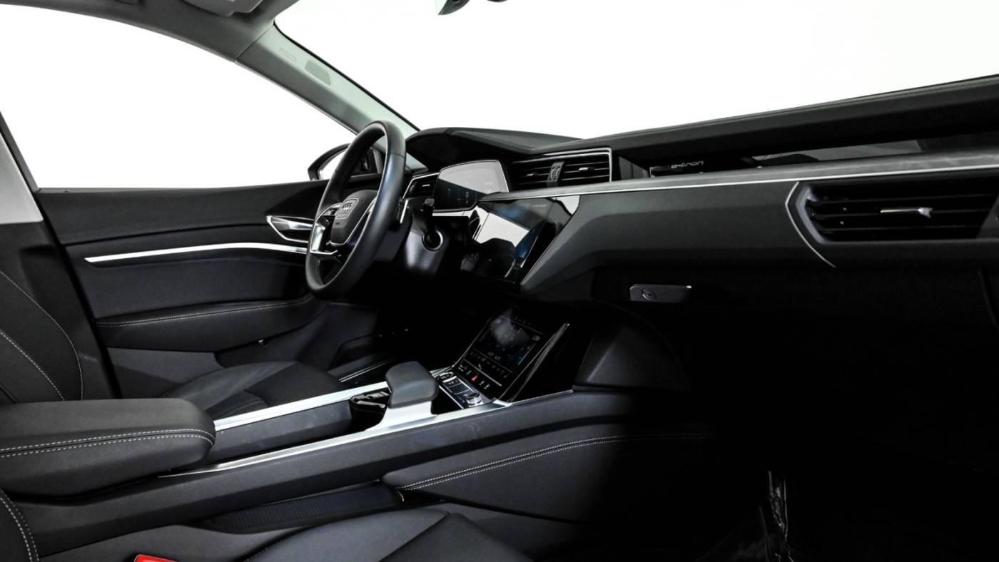 2024 audi q8 e-tron quattro premium plus