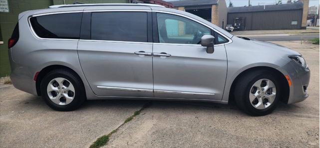 2017 chrysler pacifica touring-l