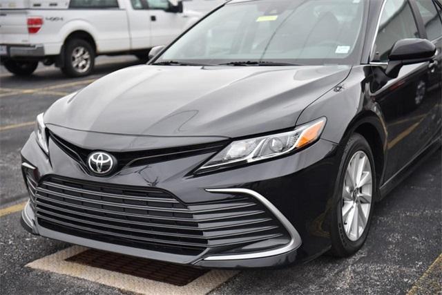 2021 toyota camry le