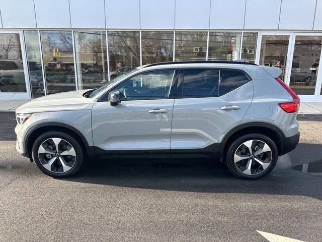 2024 volvo xc40 b5 plus dark theme