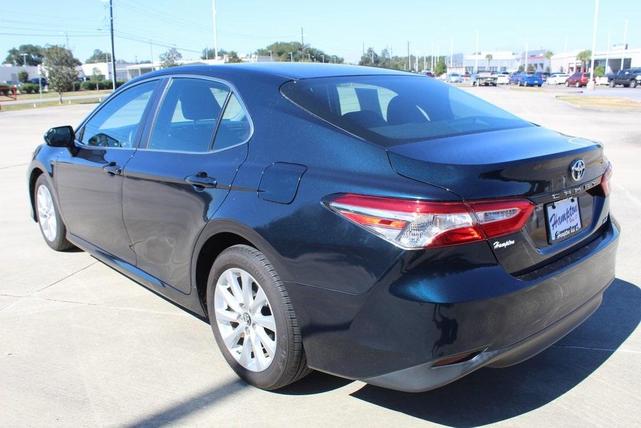 2018 toyota camry le