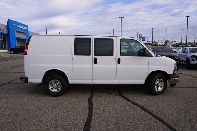 2022 chevrolet express 2500 work van