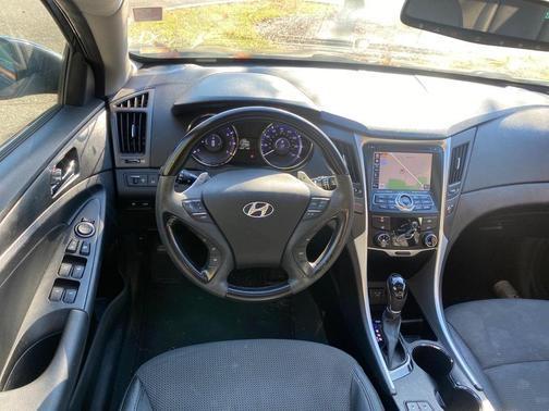 2013 hyundai sonata in milwaukee, wisconsin