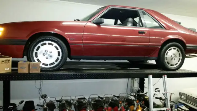 1986 ford mustang svo hatchback 2-door 2.3l