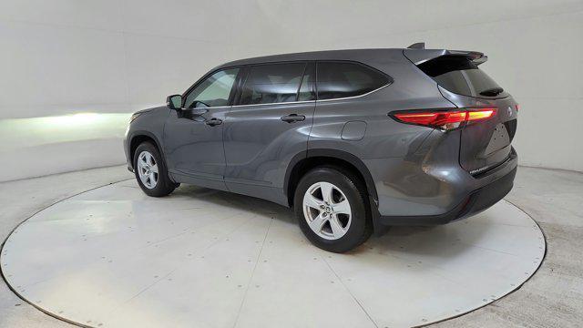 2021 toyota highlander le