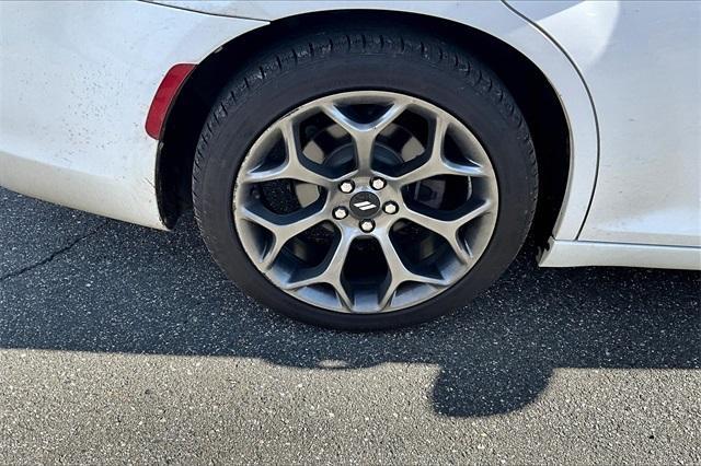 2017 chrysler 300 s