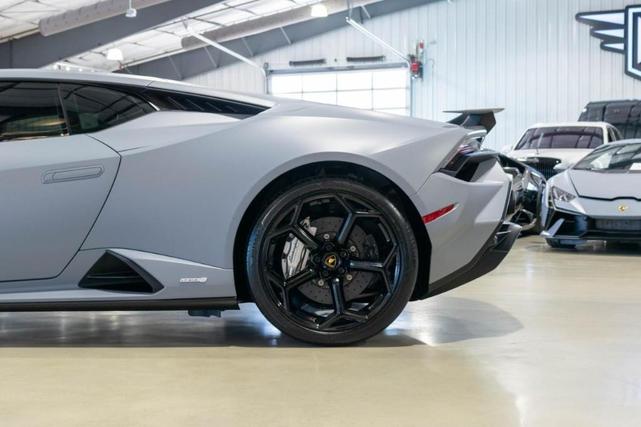 2024 lamborghini huracan tecnica base