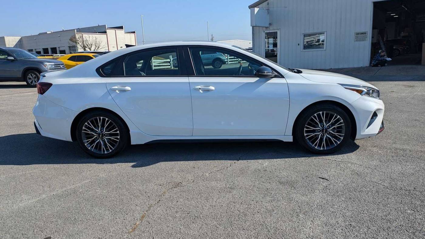 2023 kia forte gt-line