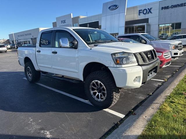2014 nissan titan sv