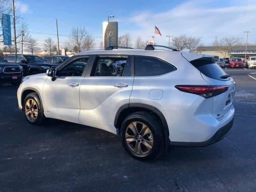 2023 toyota highlander hybrid in centennial, colorado