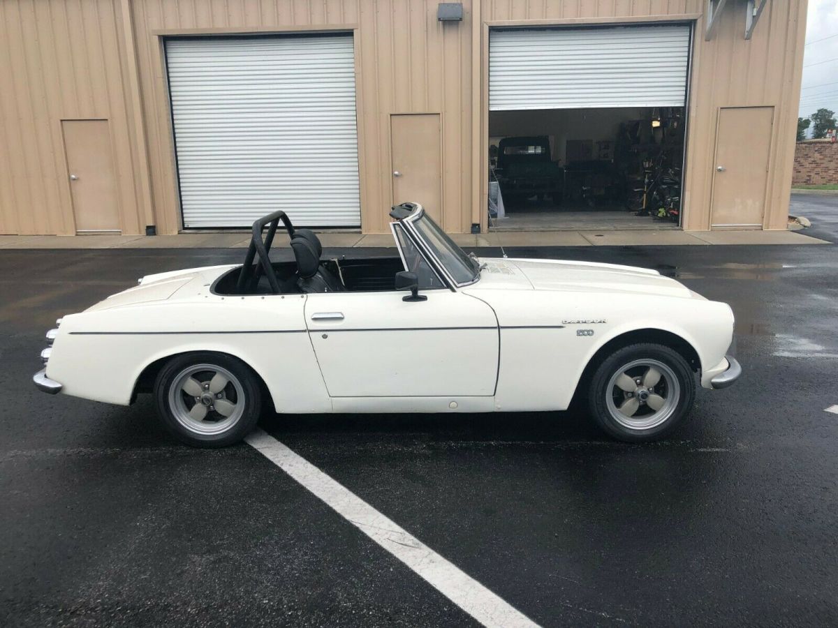 1969 datsun 1600 roadster - runs and looks great - low miles