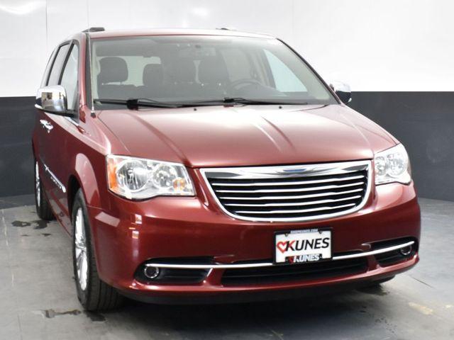 2015 chrysler town & country touring-l