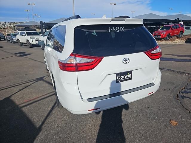 2018 toyota sienna le
