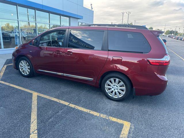 2017 toyota sienna le