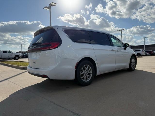 2023 chrysler pacifica touring-l