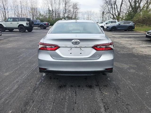 2024 toyota camry le