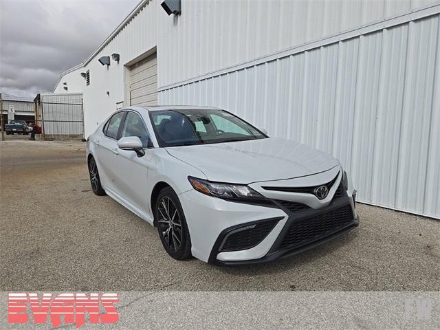 2022 toyota camry se