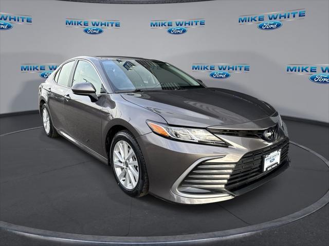 2022 toyota camry le
