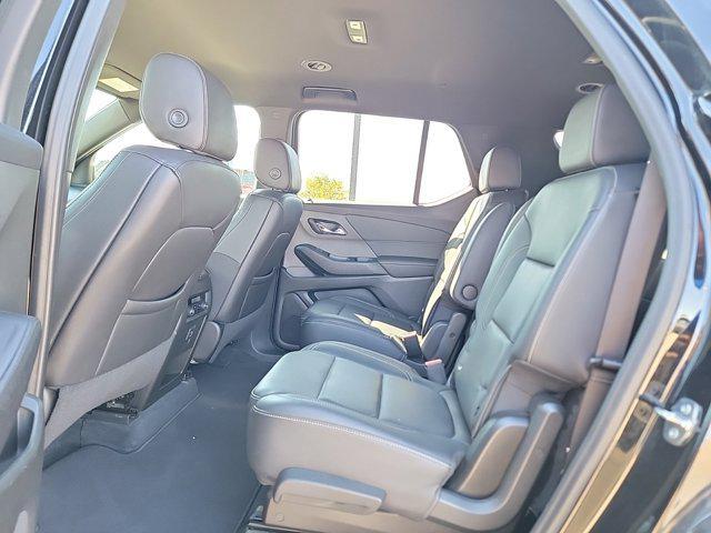 2022 chevrolet traverse lt leather