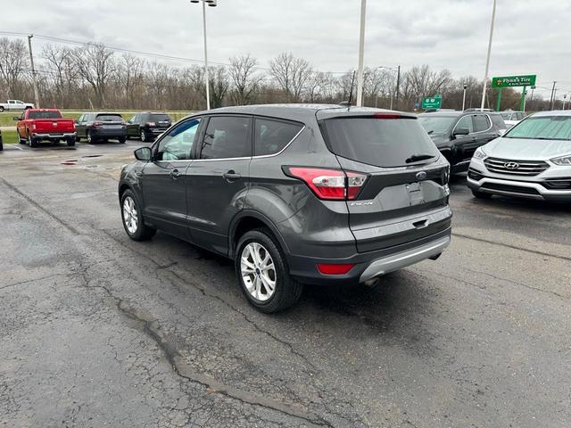 2017 ford escape se