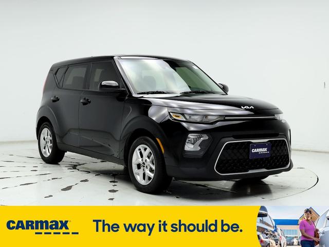 2022 kia soul lx
