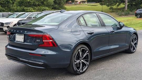 2024 Volvo S60 b5 plus dark theme