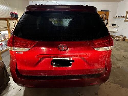 2012 toyota sienna le. 215,238 miles and has one year old tires. front wheel
